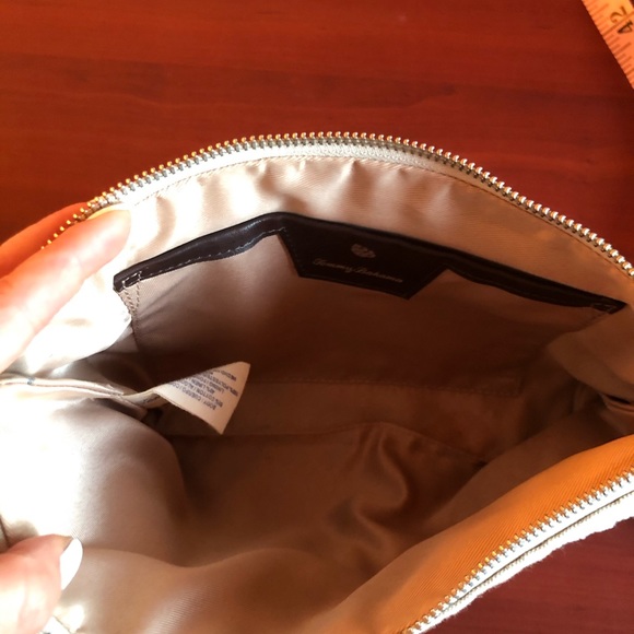 ✨3 for $40✨Tommy Bahama canvas wristlet. - Picture 7 of 8